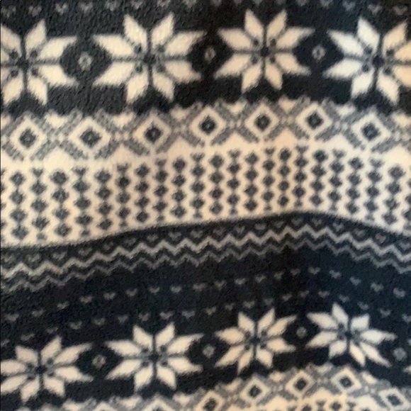 Old Navy Winter Fleece - Picture 4 of 4